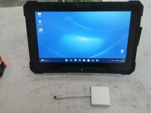 Tablet z przejściówka 