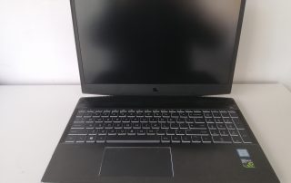 HP 15CX uszkodzone gniazda zawiasów