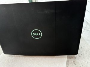 Dell G3 – problem z mocowaniami klapy LCD i ich wymiana