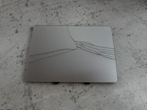 spuchnięta bateria w MacBooku